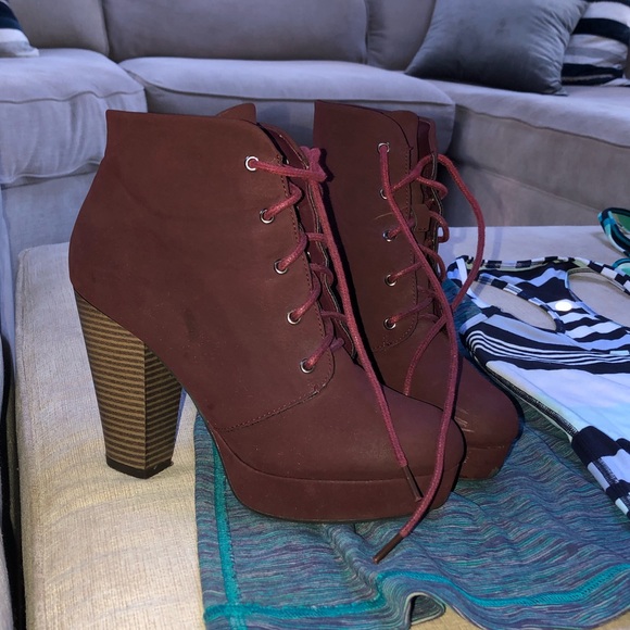 Olsenboye maroon platform booties - Picture 2 of 5